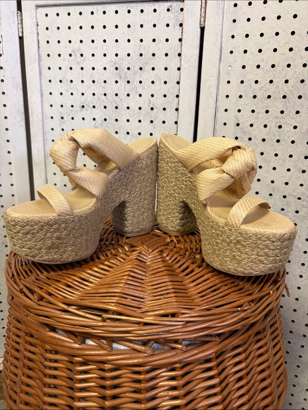 Stuart Weitzman - Picture 9 of 9